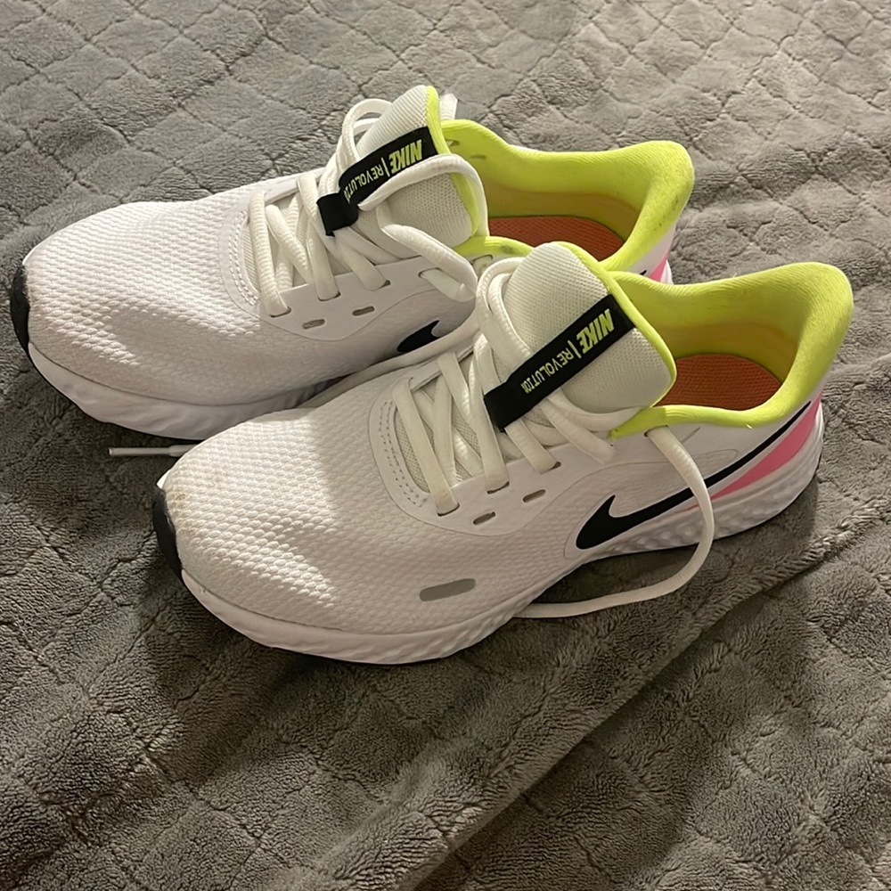 Nike revolution, Womens size 6